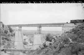 Puente o viaducto de Vadollano, de tres tramos, en el km 304,508 de la línea de Manzanares a Córd...