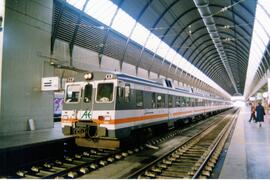Automotores diésel de la serie 592, 593 y 596 de RENFE, conocidos como "Camellos"