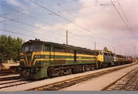 Locomotora diésel - eléctrica 321 - 023 - 4 de la serie 321 - 001 a 080 de RENFE, ex 2123 de la s...