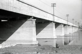 Sustitución del antiguo puente metálico sobre el río Guadiana. Línea de Mérida a Los Rosales (Sev...