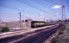 Locomotora diésel - eléctrica 321 - 069 - 7 de la serie 321 - 001 a 080 de RENFE, ex. 2169 de la ...