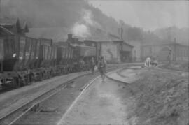 Composición de tolvas en la playa de vías de la estación de San Pedro de los Ferrocarriles de Lan...