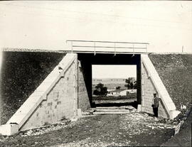 Vista de la construcción del paso inferior de Santa Catalina en el km 4,643 de la línea de Madrid...