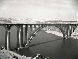 Viaducto Martín Gil o de Cabriles sobre el río Esla, en el km 23,043 de la línea de Zamora a La C...