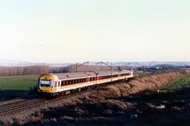 Electrotrenes serie 444-500, construidos por Construcciones y Auxiliar de Ferrocarriles (CAF) y M...