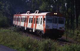 Tren Regional Diésel (TRD) serie 593 de RENFE de la línea de Monforte a La Coruña, y circulando p...