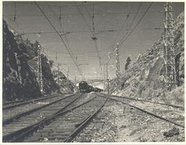 Suspensión en pórtico funicular a la entrada de la estación de Santa Maria de la Alameda