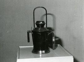 Lateral derecho de un farol ferroviario