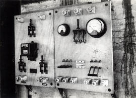 Cuadros eléctricos de alumbrado y fuerza de los talleres del recorrido, en la estación de Almansa...