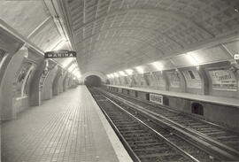 Estación de Metro de Rocafort en Barcelona en la línea 1 (Roja)