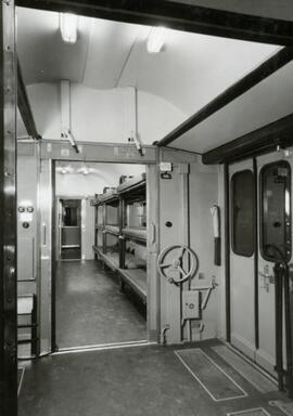 Vista interior de un coche sanitario u hospital del Servicio Médico del Ejército de Estados Unidos