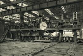 Trabajos de laminación en la fábrica metalúrgica de Baracaldo (Vizcaya)