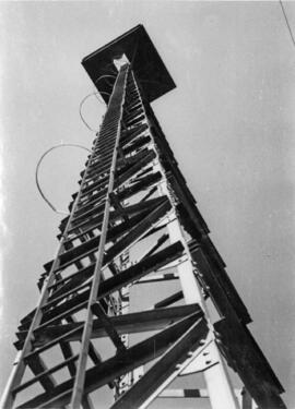 Torre para alumbrado en la estación de León-Clasificación.