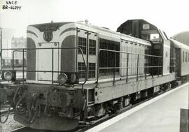 Locomotora diésel BB - 66044 de la SNCF, detenida en la estación francesa de Niza - Ciudad (Nice ...