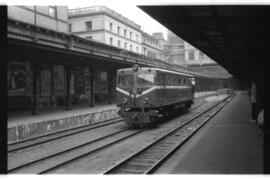 Locomotora diésel del Ferrocarril de La Robla en la estación de Bilbao - Concordia