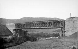 Puente metálico antiguo sobre el río Tamujar. Situado en el km 267,585 de la línea Alcázar-Manzan...