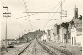 Electrificación al paso del pueblo de Mongat en el trayecto de Barcelona-Mataró