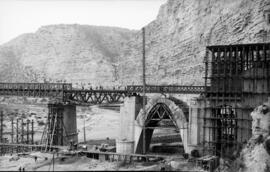 Puente de Matarraña IV, situado en el km 148,850 de la línea de Zaragoza a Barcelona, entre los m...