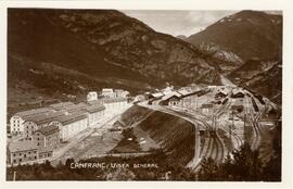 Vista panorámica del poblado de Arañones, la estación internacional de Canfranc y su playa de vías