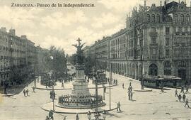 Vista general del paseo de la Independencia de Zaragoza, y de dos tranvías