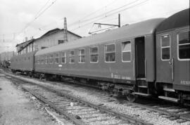 Coche de viajeros de 1ª clase AA 8084 de la serie AA 8001 a 8121 de RENFE, fabricado por Linke - ...