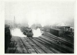 Entrada de una locomotora de vapor en la estación de Atocha