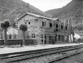 Estación de Las Caldas de Besaya de la línea de Venta de Baños a Santander, situada dentro del té...