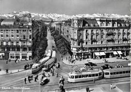 Vista aérea de la calle comercial Bahnhof Strasse del centro de Zúrich