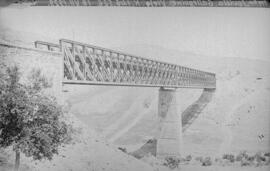 Puente de Galleguines en el km 146,526 de la línea de Mérida a Sevilla - Los Rosales, situado den...