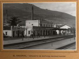 Conjunto de edificios construidos en la estación de El Escorial