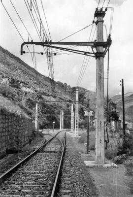 Tendido de la catenaria en la estación de Ribas de Fresser de la línea de Ripoll a Puigcerdà