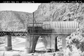 Parapeto artificial del puente de Matarraña IV, situado en el km 148,850 de la línea de Zaragoza ...