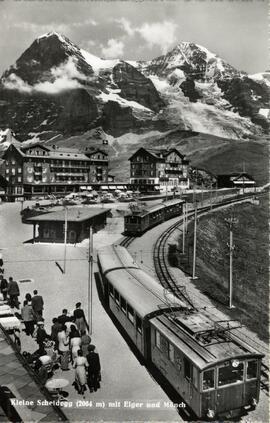 Vista del puerto de montaña suizo Kleine Scheidegg