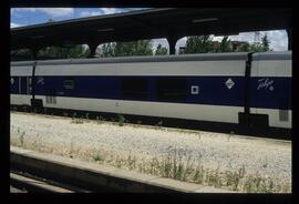 Composición de Talgo Pendular o Talgo 4 en Madrid - Chamartín, con logotipo de Largo Recorrido de...