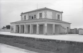 Estación de Brués de la línea de Zamora a La Coruña, situada dentro del municipio de Boborás