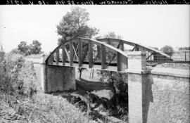 Puente sobre el arroyo Candón, situado en el km 88,198 de la línea de Sevilla a Huelva, dentro de...