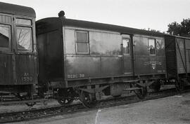 Composición de viajeros de la línea de Valencia a Liria en la estación de Villamarchante