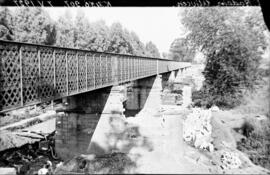 Sustitución del puente metálico sobre el río Aljucén, situado en el km 456,907 de la línea de Mad...