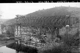 Puente de Guarrizas III, de dos tramos, en el km 285,058 de la línea de Manzanares a Córdoba, den...