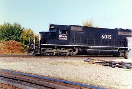 Tren IC maniobrando marcha atrás. Atraviesa la línea de NS en Tuscola, Illinois. Vista de la IC-6...