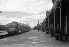 El TAF a su paso por la estación de Vilanova i La Geltrú