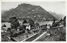 Vista del ascenso del funicular del Monte San Salvatore de la ciudad suiza de Lugano, del lago de...