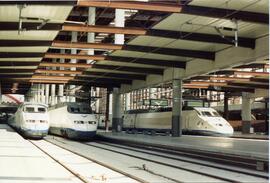 Tres composiciones de AVE serie 100 de la línea de Madrid - Sevilla detenidas en la estación de P...