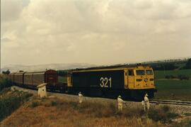 Locomotora diésel - eléctrica 321 - 077 - 0 de la serie 321 - 001 a 080 de RENFE, ex 2177 de la s...