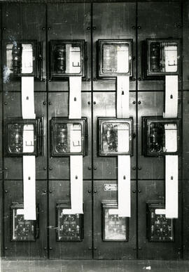 Registro y contadores en la subestación eléctrica de la estación de La Cobertoria (Lena, Asturias...