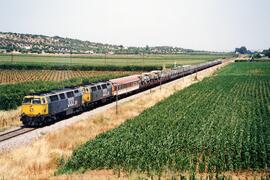 Locomotoras diésel - eléctricas 333 - 063  y 333 - 091 de RENFE, fabricadas por MACOSA y pintadas...