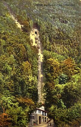 Vista aérea del funicular de Harderbahn de la localidad suiza de Interlaken.