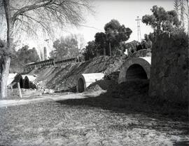 Puente sobre la Riera de Partegás, en el km 158,395 de la línea de Barcelona a PortBou, dentro de...