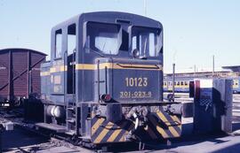 Locomotora diésel - mecánica 301 - 023 - 8 de la serie 301 - 001 a 046 de RENFE, ex. 10123 de la ...