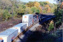 Edelstein (Illinois). Vista de una composición de mercancías formando el tren nº 4. En cabeza la ...